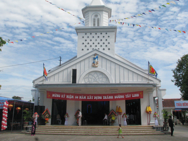 Thanksgiving ceremony for 50th year anniversary of construction of Tay Linh church